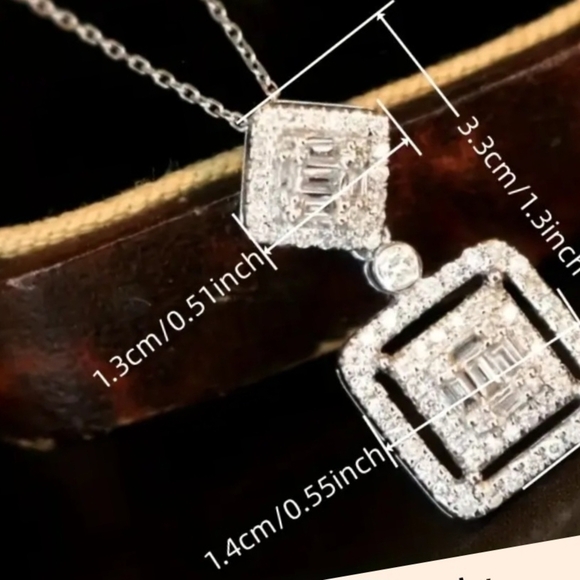 Elegant Silver Square Pendant Necklace - Picture 4 of 4